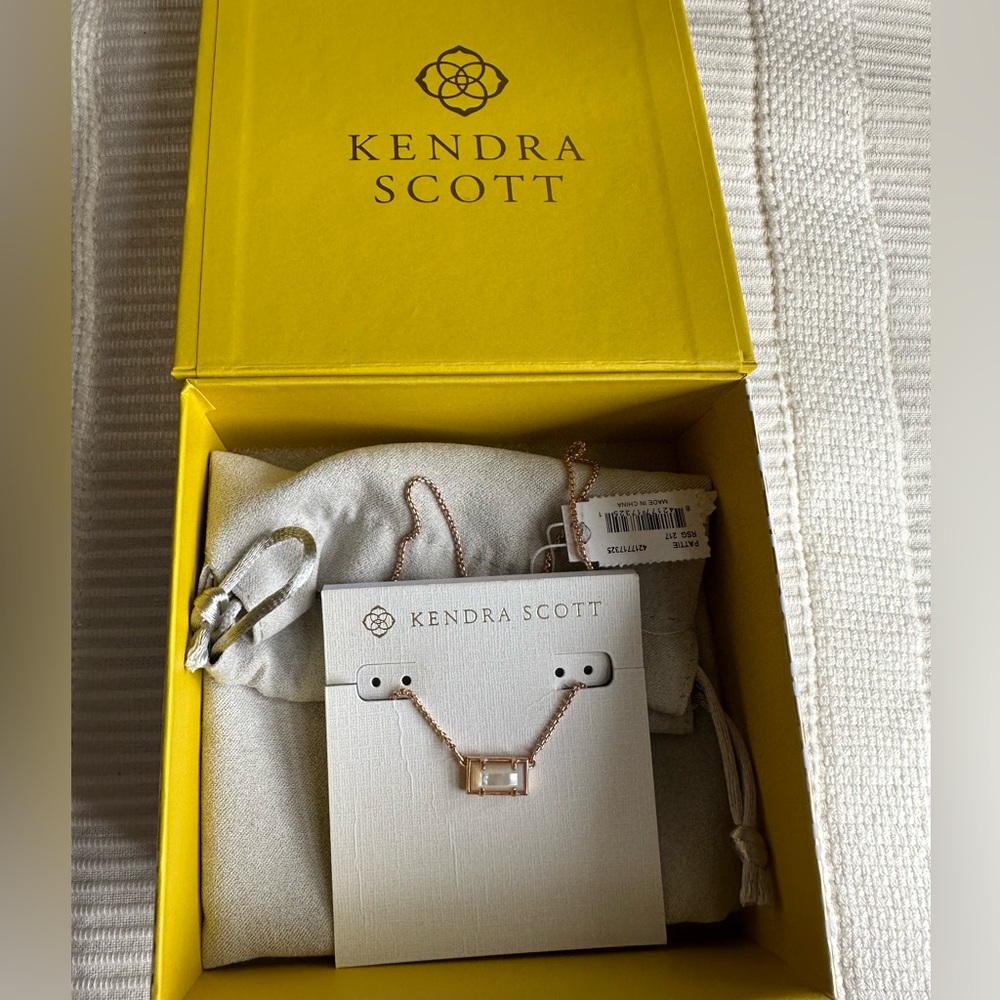 New in box Kendra Scott Pattie necklace